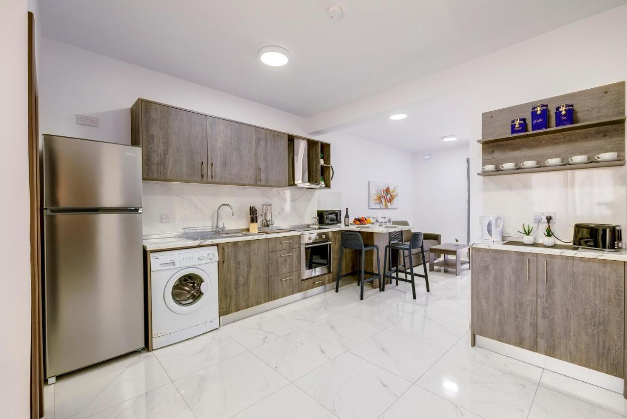 Апартаменты Chic 2Br Penthouse Steps From The Promenade Слима Экстерьер фото