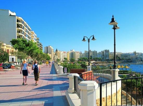 Апартаменты Chic 2Br Penthouse Steps From The Promenade Слима Экстерьер фото